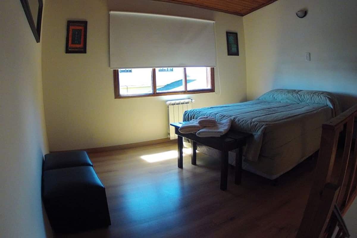 Caja de seguridad en la habitación y escritorio