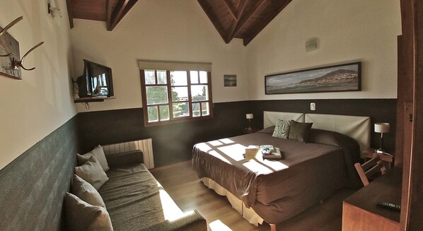 Double Room | In-room safe, desk, iron/ironing board, free WiFi