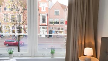 Deluxe loft, 1 slaapkamer, roken (Type C) | 1 slaapkamer, een bureau, geluiddichte muren, babybedden