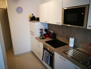 Coffee/tea maker, fridge, microwave, stovetop - SHS Suite Home Sweet Strassen (Strassen)