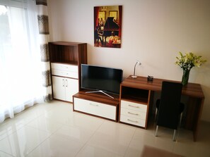 تلفزيون بشاشة مسطحة