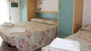Triple Room | Desk, cribs (free), WiFi (free) - Hotel Buda (Bellaria-Igea Marina)