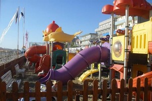 Zona de juegos infantil al aire libre