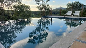 2 outdoor pools