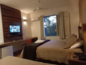 Deluxe kamer (Ar-condicionado) | Een minibar, gratis wifi