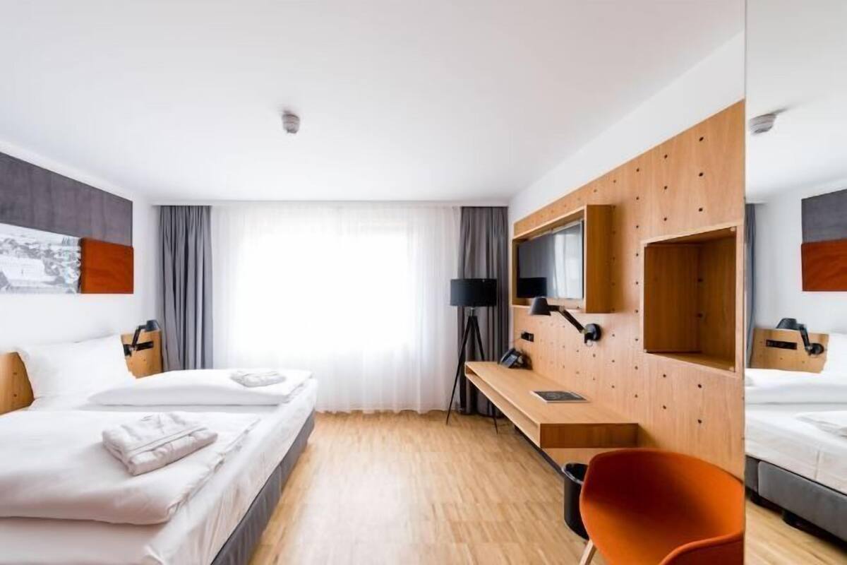 Premium bedding, in-room safe, desk, laptop workspace