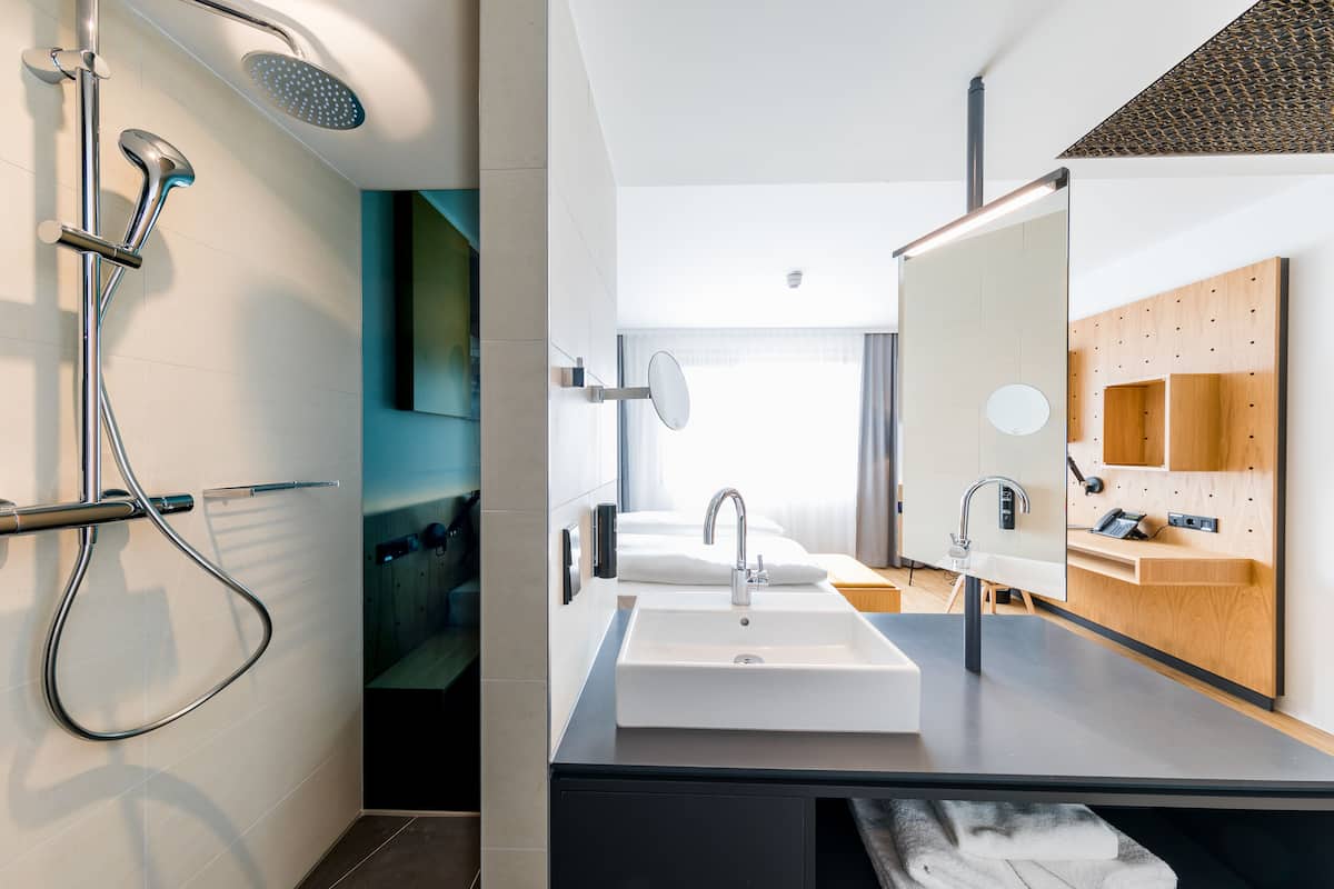 shower, rainfall showerhead, free toiletries, hair dryer