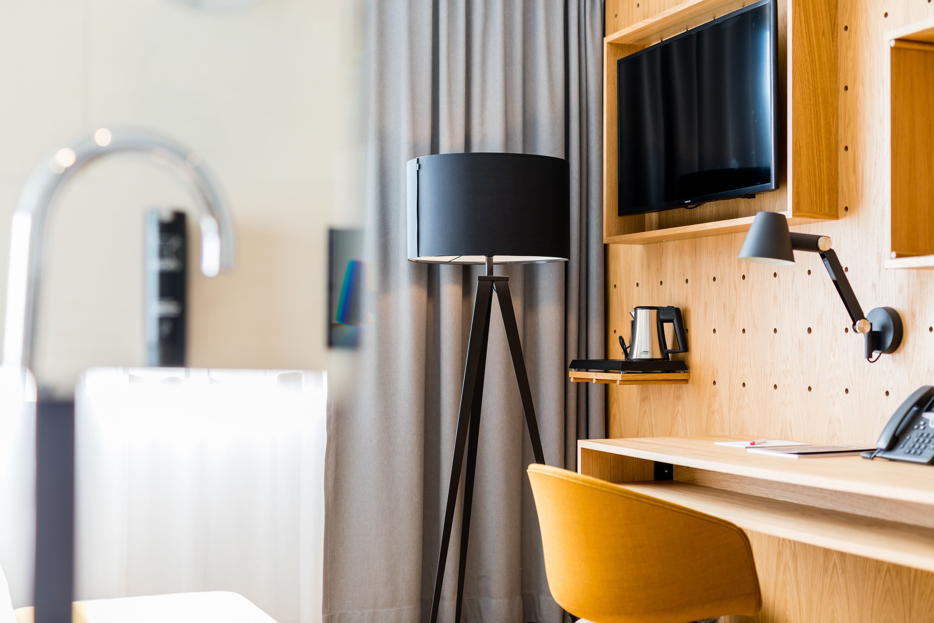 premium bedding, in-room safe, desk, laptop workspace