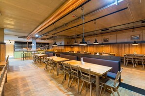 Lunch and dinner served, Regional cuisine - mk | hotel rüsselsheim (Ruesselsheim)