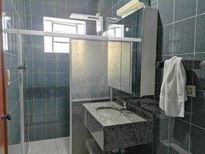 Superior Apartment | Bathroom - Residencial Las Rocas I (Florianópolis)