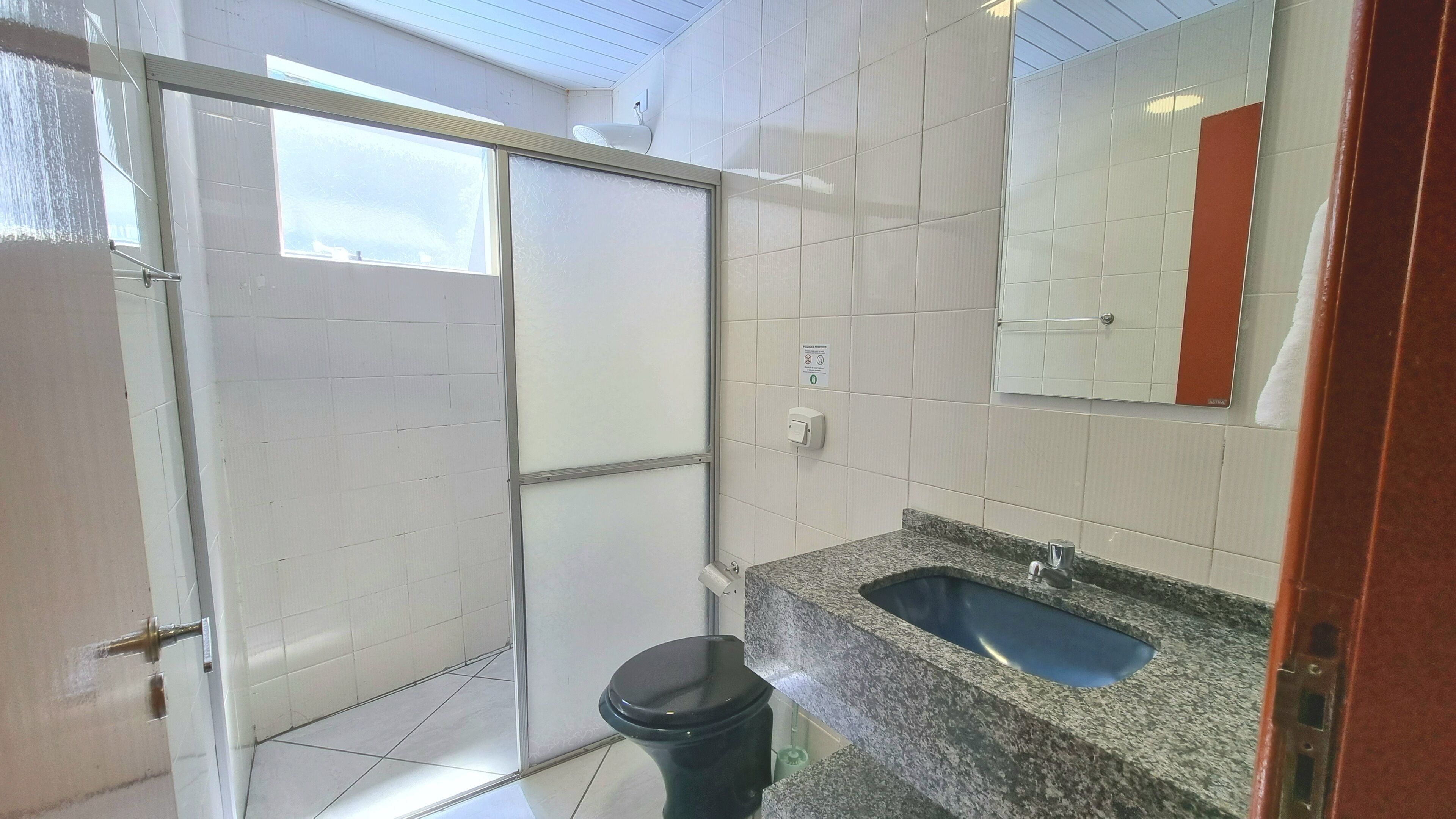 Basic Apartment | Bathroom | Shower, hair dryer, towels