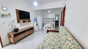 Departamento familiar | Sala de estar | Televisión de pantalla plana de 32 pulgadas con canales digitales