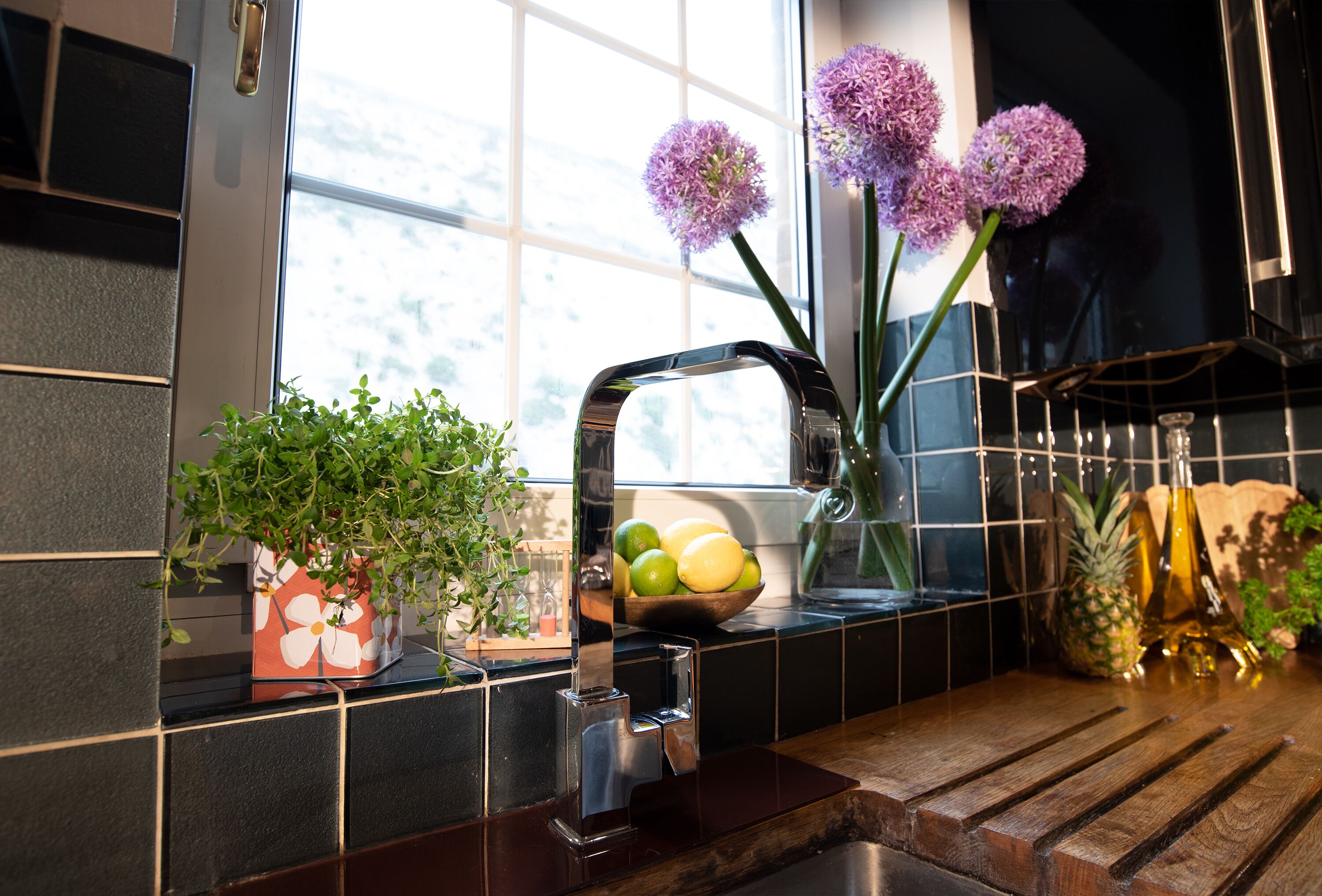 design apartment | private kitchen | full-sized fridge, microwave, oven, stovetop