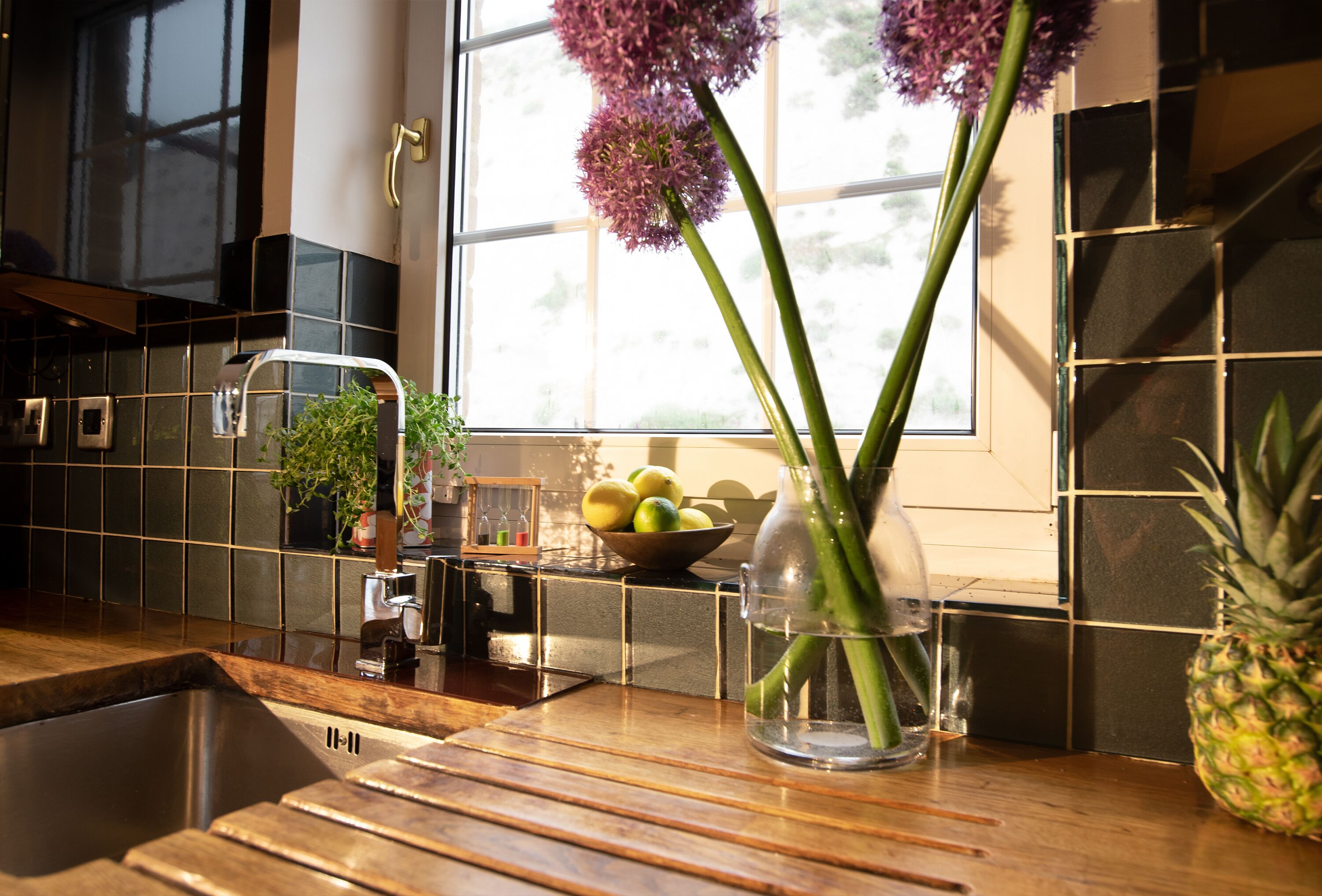 design apartment | private kitchen | full-sized fridge, microwave, oven, stovetop