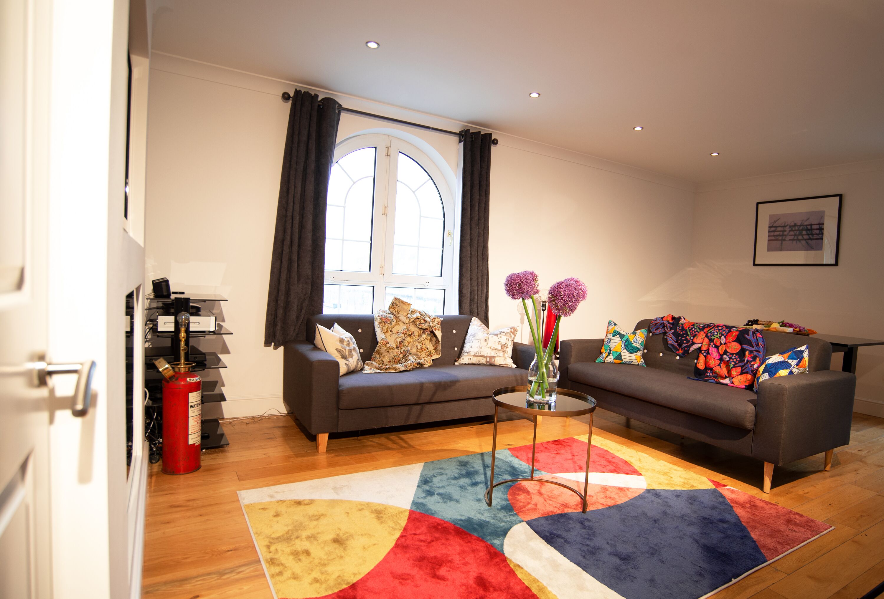 design apartment | living area | 55-inch lcd tv with cable channels, tv