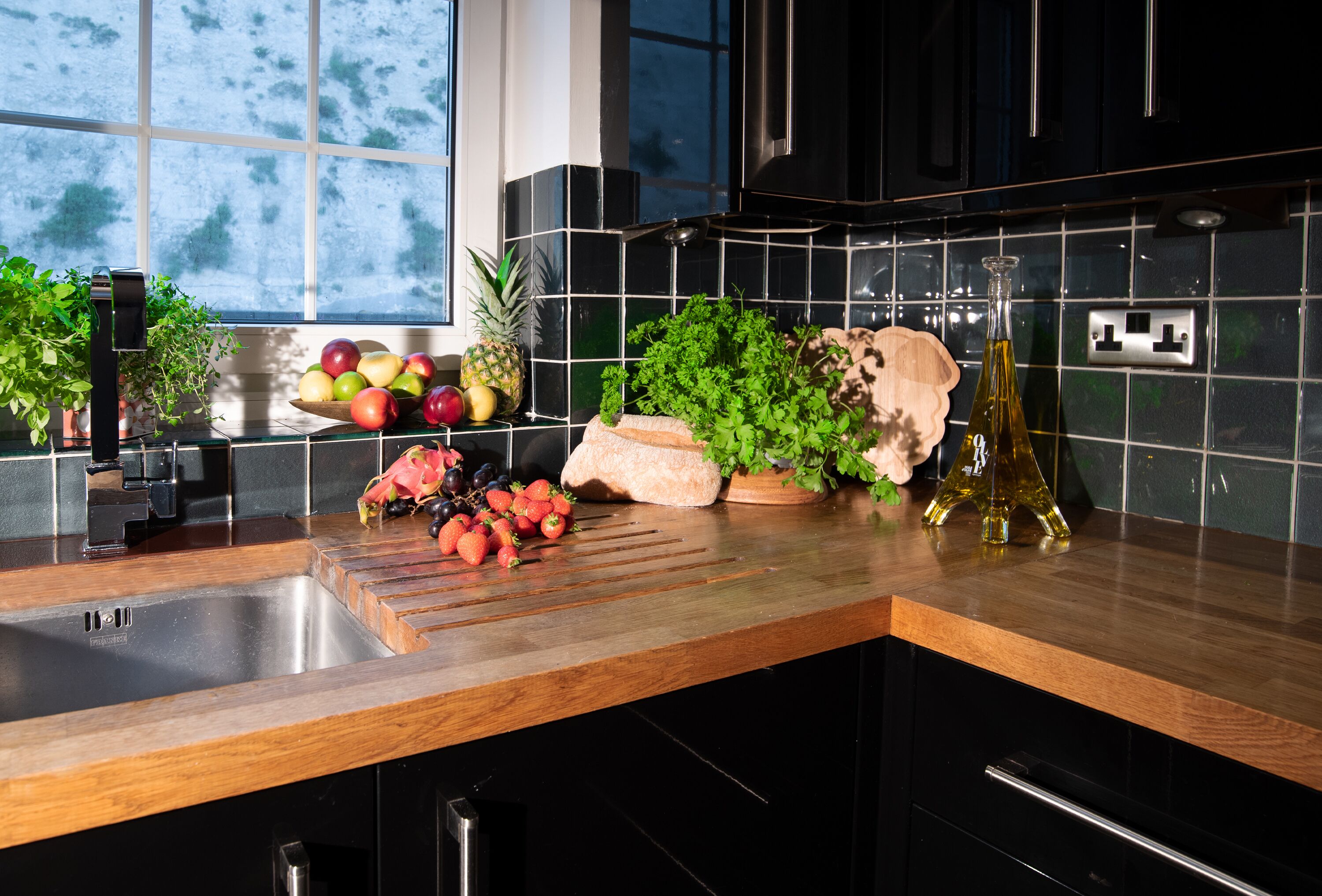 design apartment | private kitchen | full-sized fridge, microwave, oven, stovetop