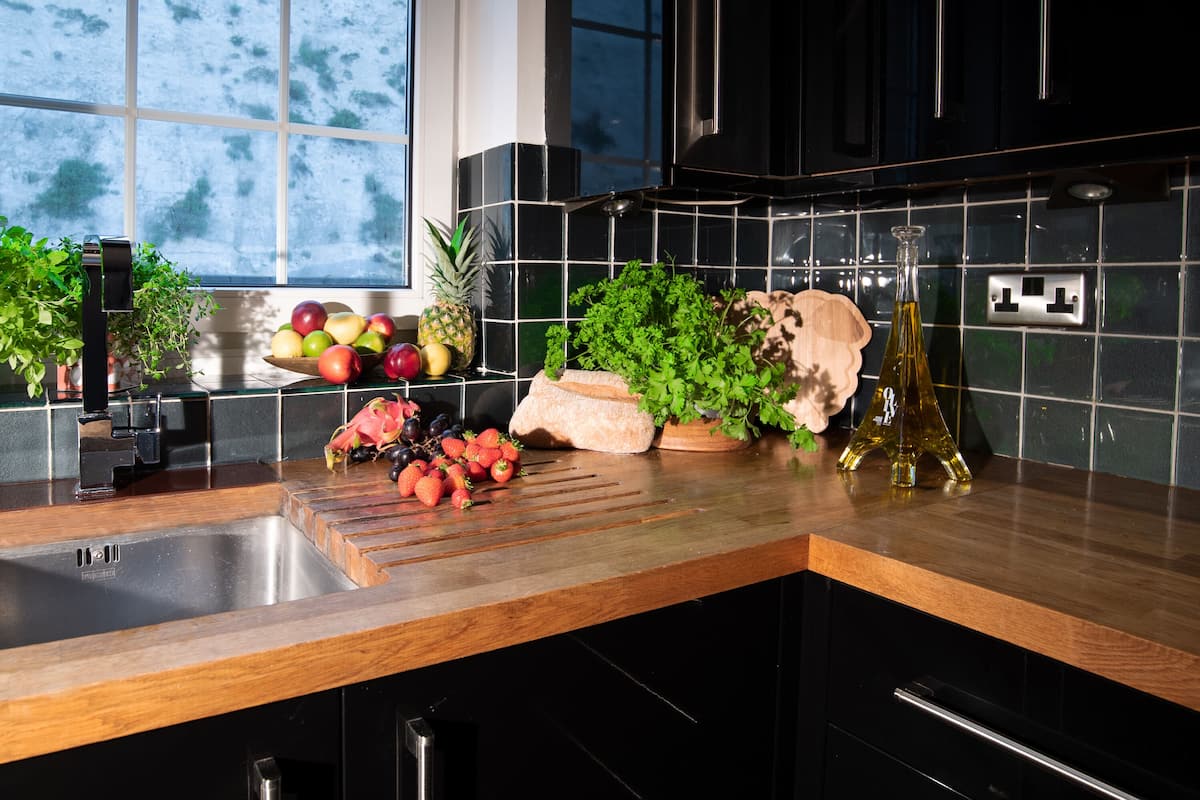 design apartment | private kitchen | full-sized fridge, microwave, oven, stovetop