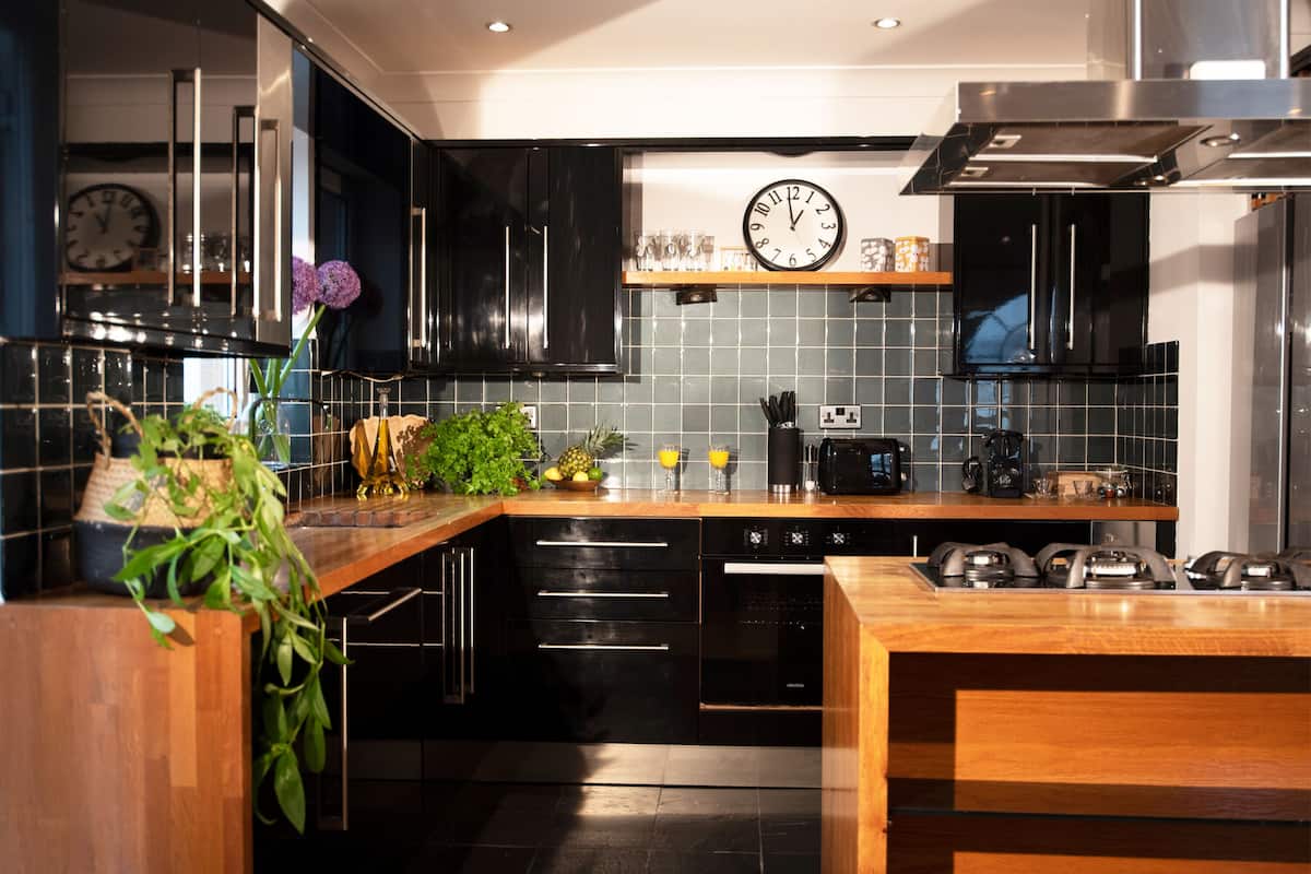 design apartment | private kitchen | full-sized fridge, microwave, oven, stovetop