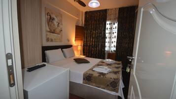 Kahden hengen standard-huone | 2 makuuhuonetta, silitysrauta/-lauta, ilmainen Wi-Fi