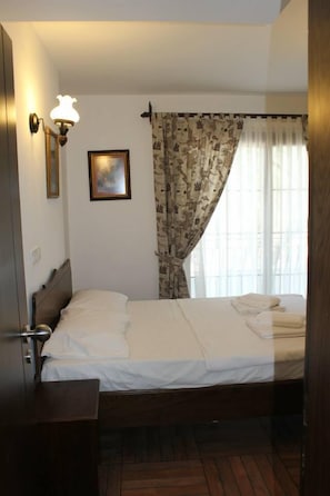 Standard Twin Room | Desk, free WiFi, bed sheets - Kaptan Motel (Seferihisar)