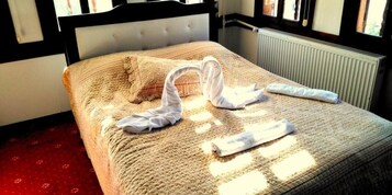 Habitación familiar | Caja fuerte, escritorio, tabla de planchar con plancha y wifi gratis