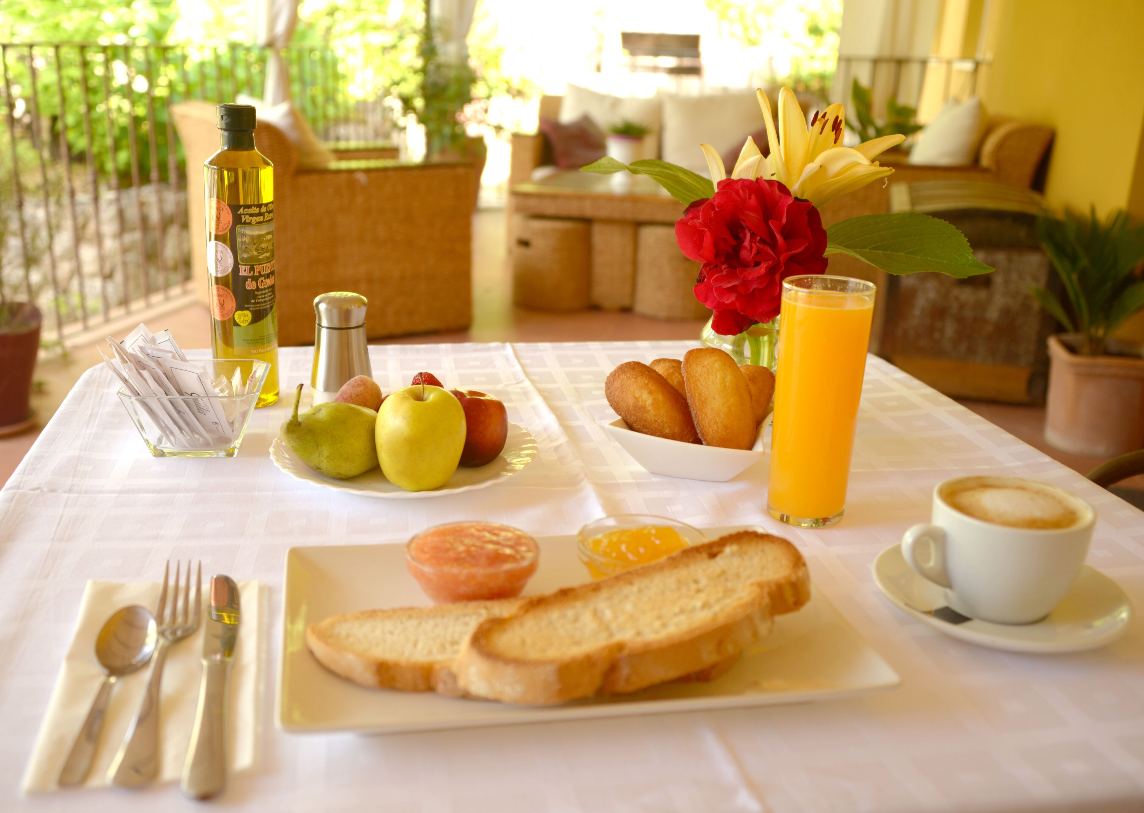 daily continental breakfast (eur 4 per person)