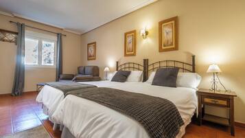 Kamer, 1 twee- of 2 eenpersoonsbedden | Verduisterende gordijnen, geluiddichte muren, gratis wifi, beddengoed