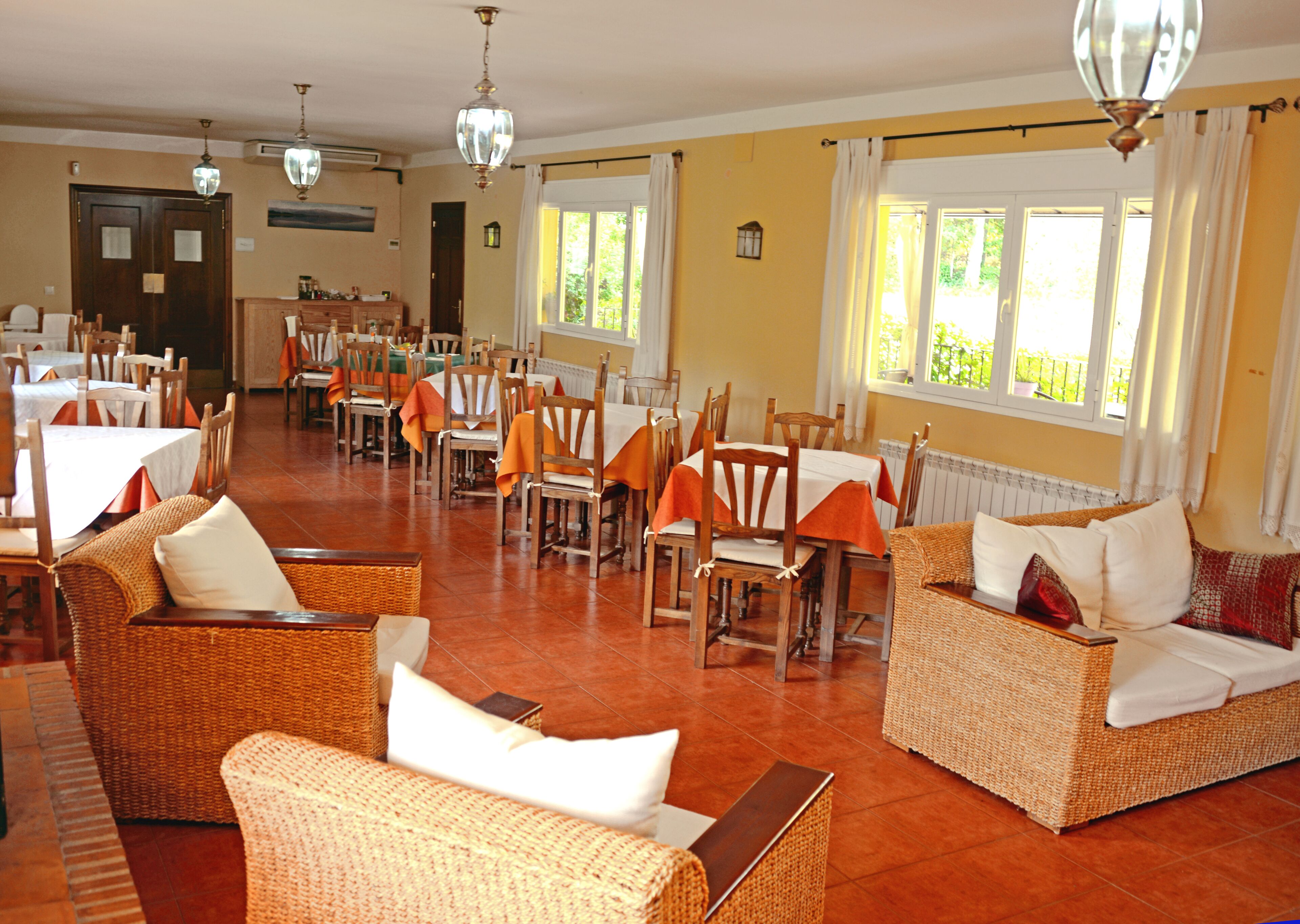 breakfast, lunch and dinner served