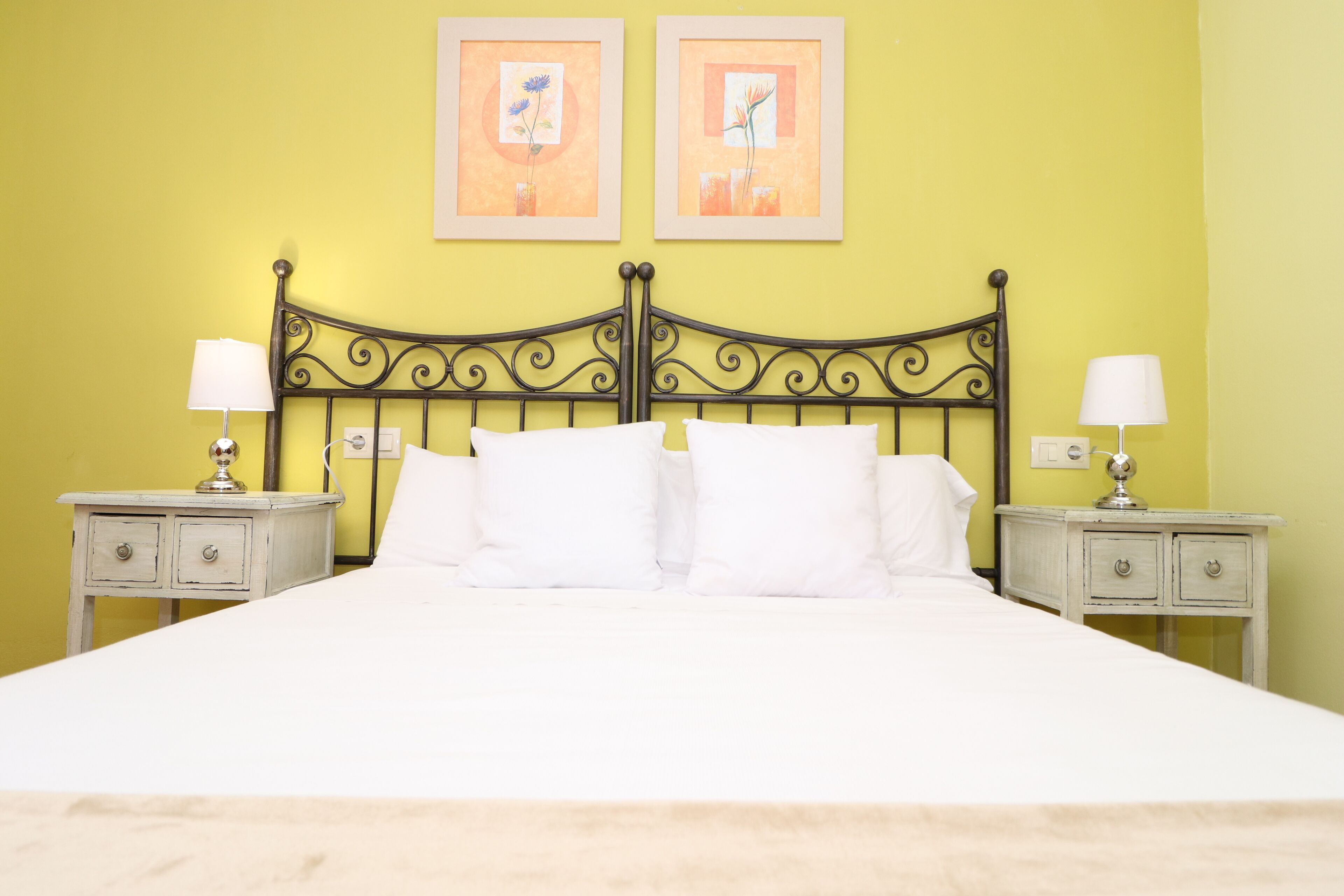 studio | blackout curtains, soundproofing, free wifi, bed sheets