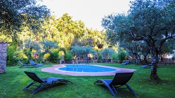 Outdoor pool, pool loungers