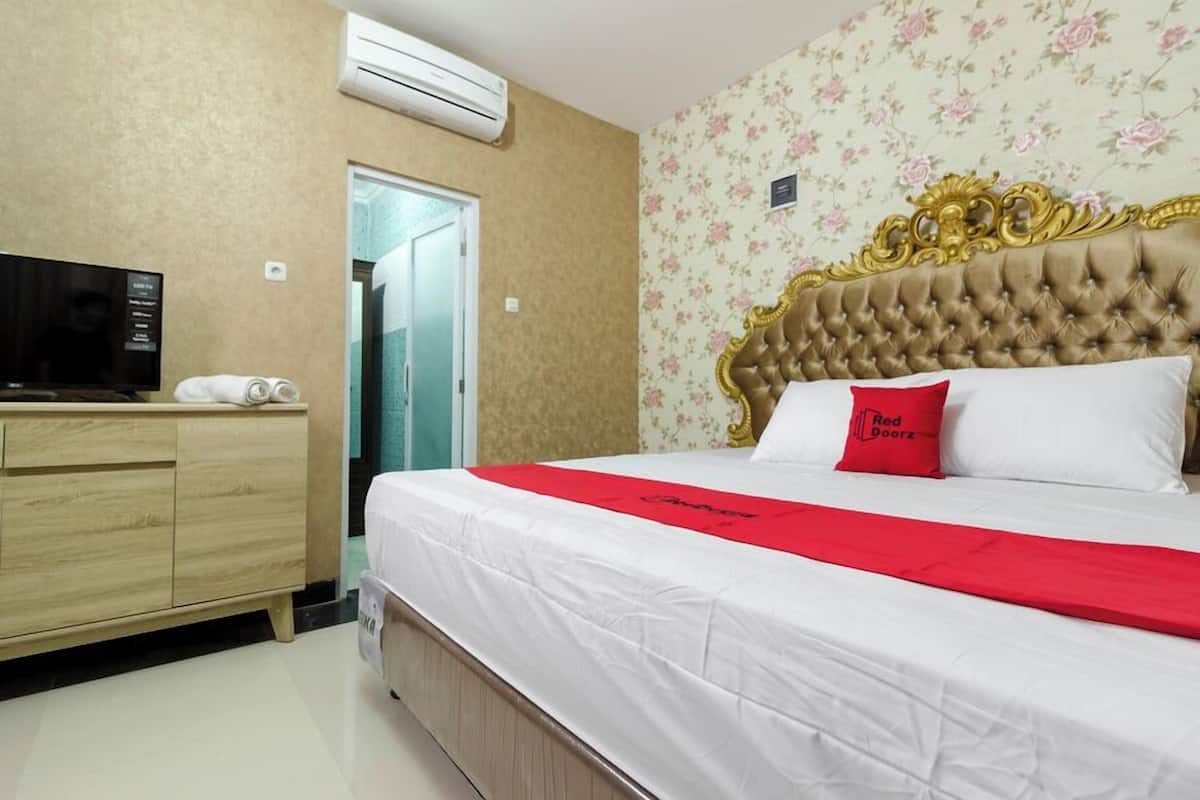 WiFi (free), bed sheets