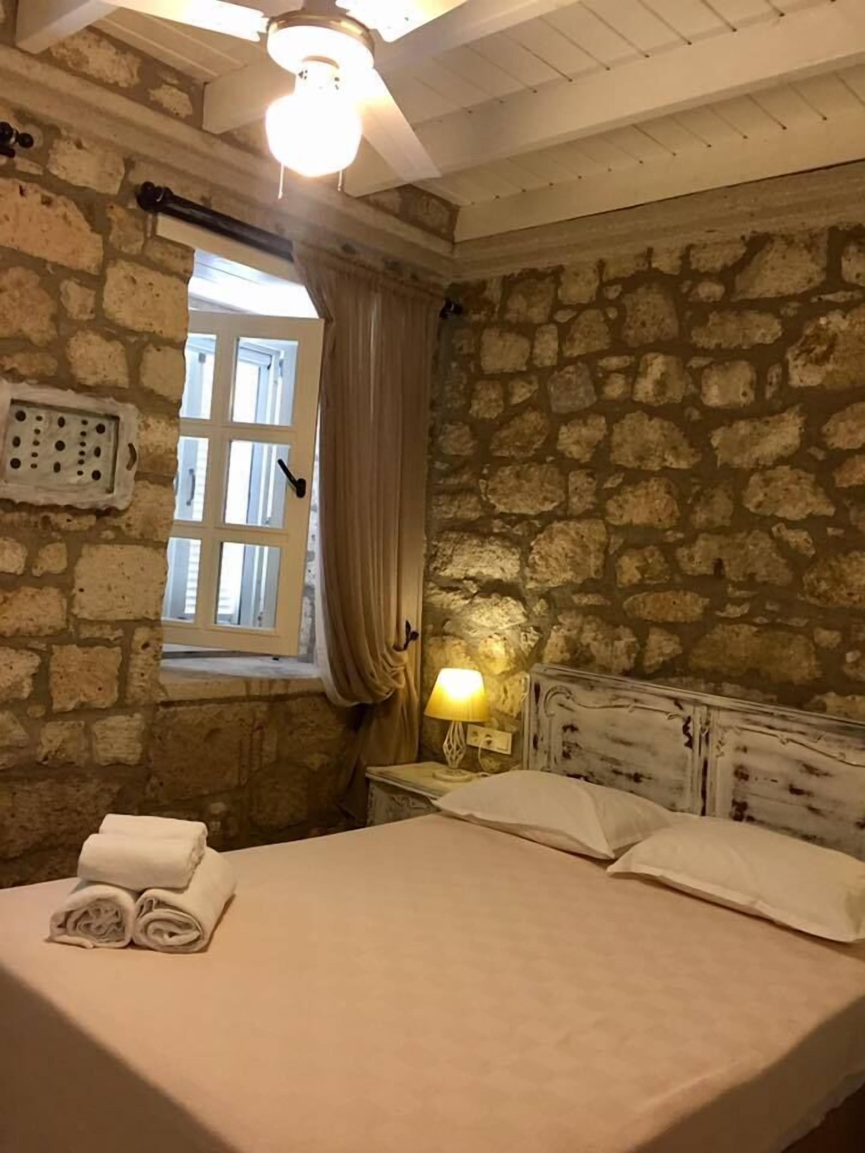 deluxe room | iron/ironing board, rollaway beds, free wifi