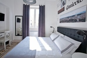 Double Room | Individually decorated, individually furnished, desk, iron/ironing board - Saint Peter's Keys B&B (Rome)