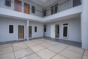 Front of property - UROOMS Tanah Abang (Jakarta)