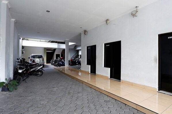 Exterior - RedDoorz near Adisucipto Airport 3 (Kalasan)