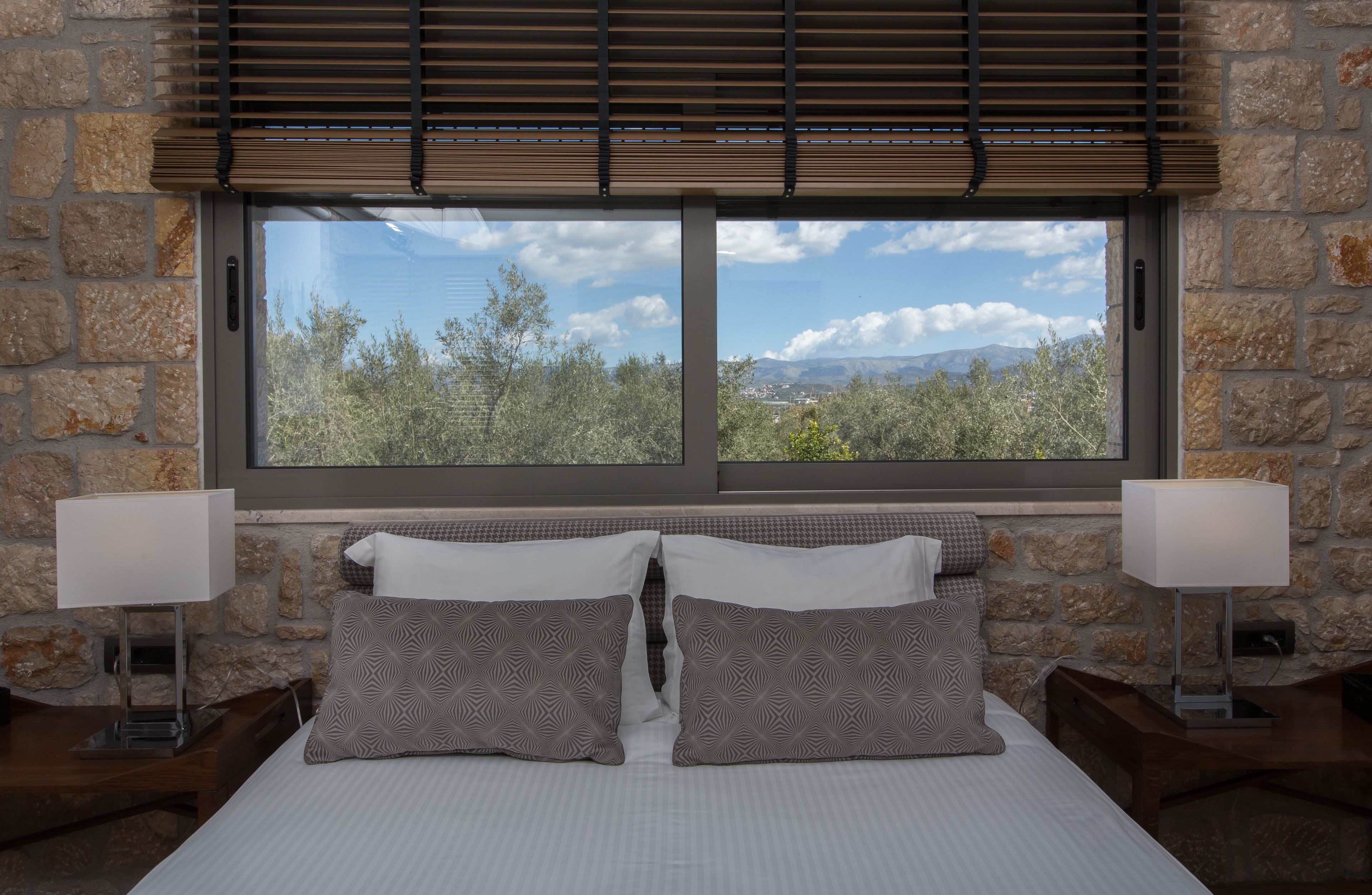 Deluxe Apartment, Hot Tub | In-room safe, soundproofing, iron/ironing board, free cribs/infant beds