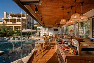Desayuno buffet todos los días (con cargo)