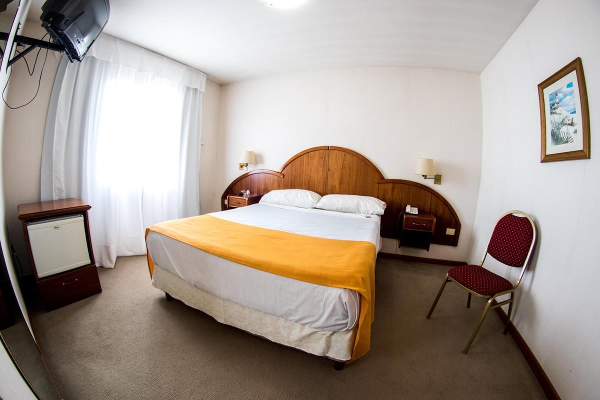 Soundproofing, free WiFi, bed sheets