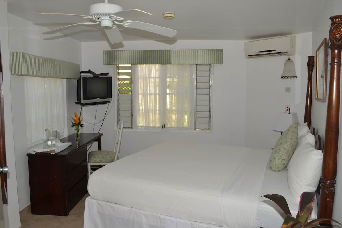 Premium bedding, in-room safe, desk, iron/ironing board