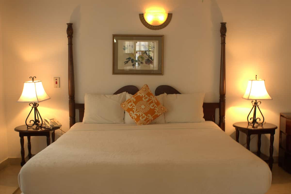 Premium bedding, in-room safe, desk, iron/ironing board