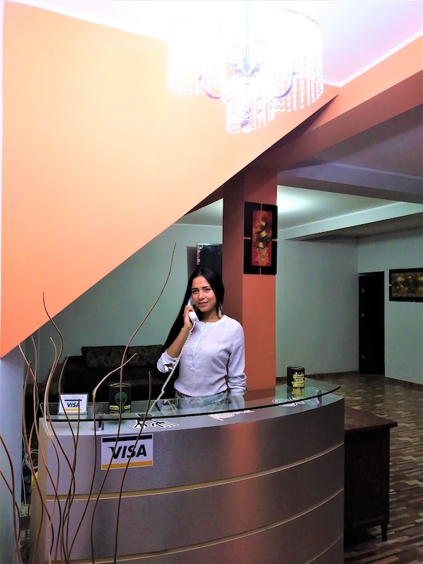 Reception - Hostal Rodinn (Nazca)