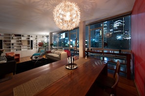 TINA Designer Apartment | 객실 내 식사 공간