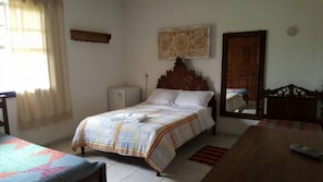 Minibar, free WiFi, bed sheets