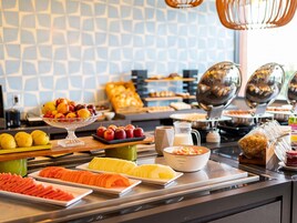 Breakfast, lunch and dinner served