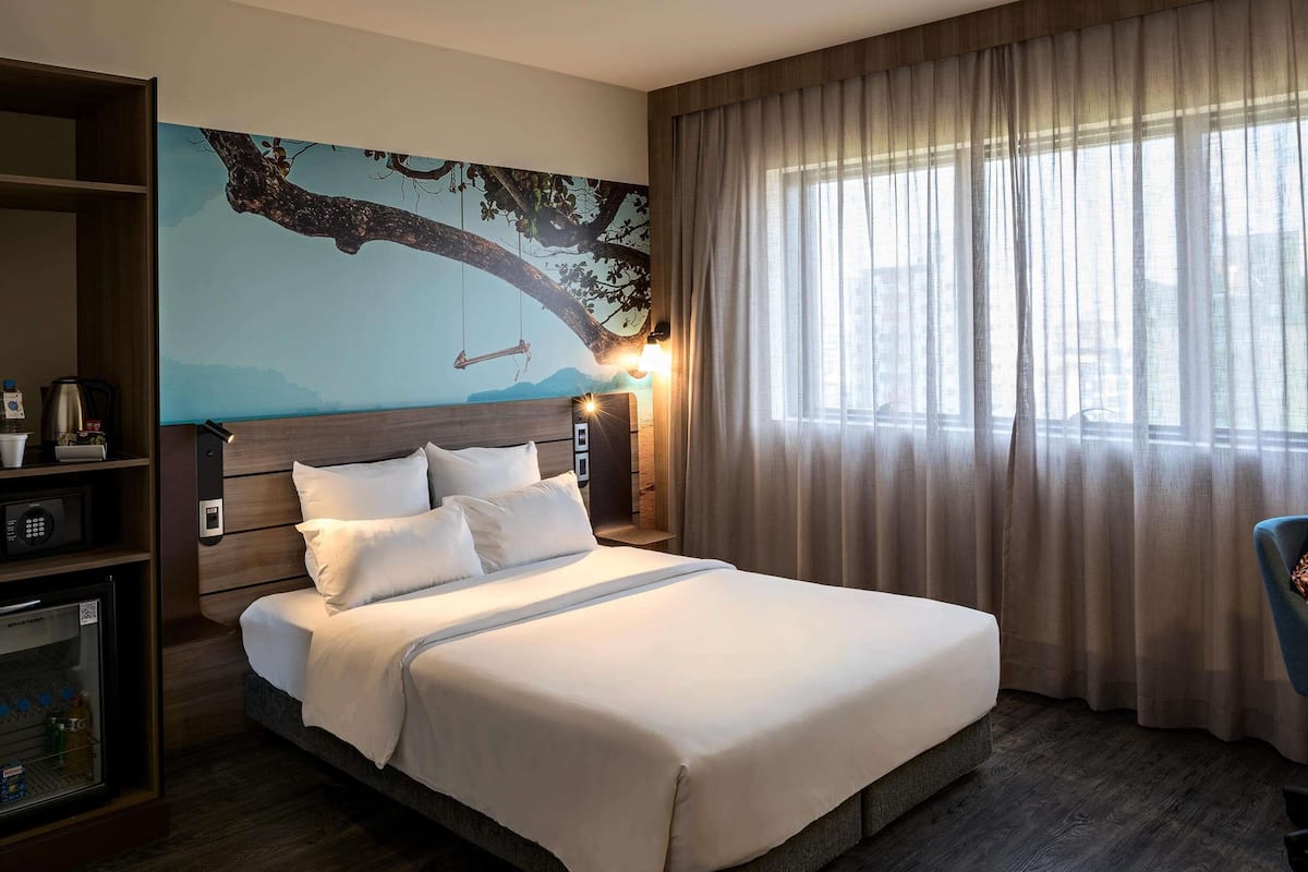 Apartment, 1 Double Bed (Accessible) | Down comforters, minibar, in-room safe, individually decorated