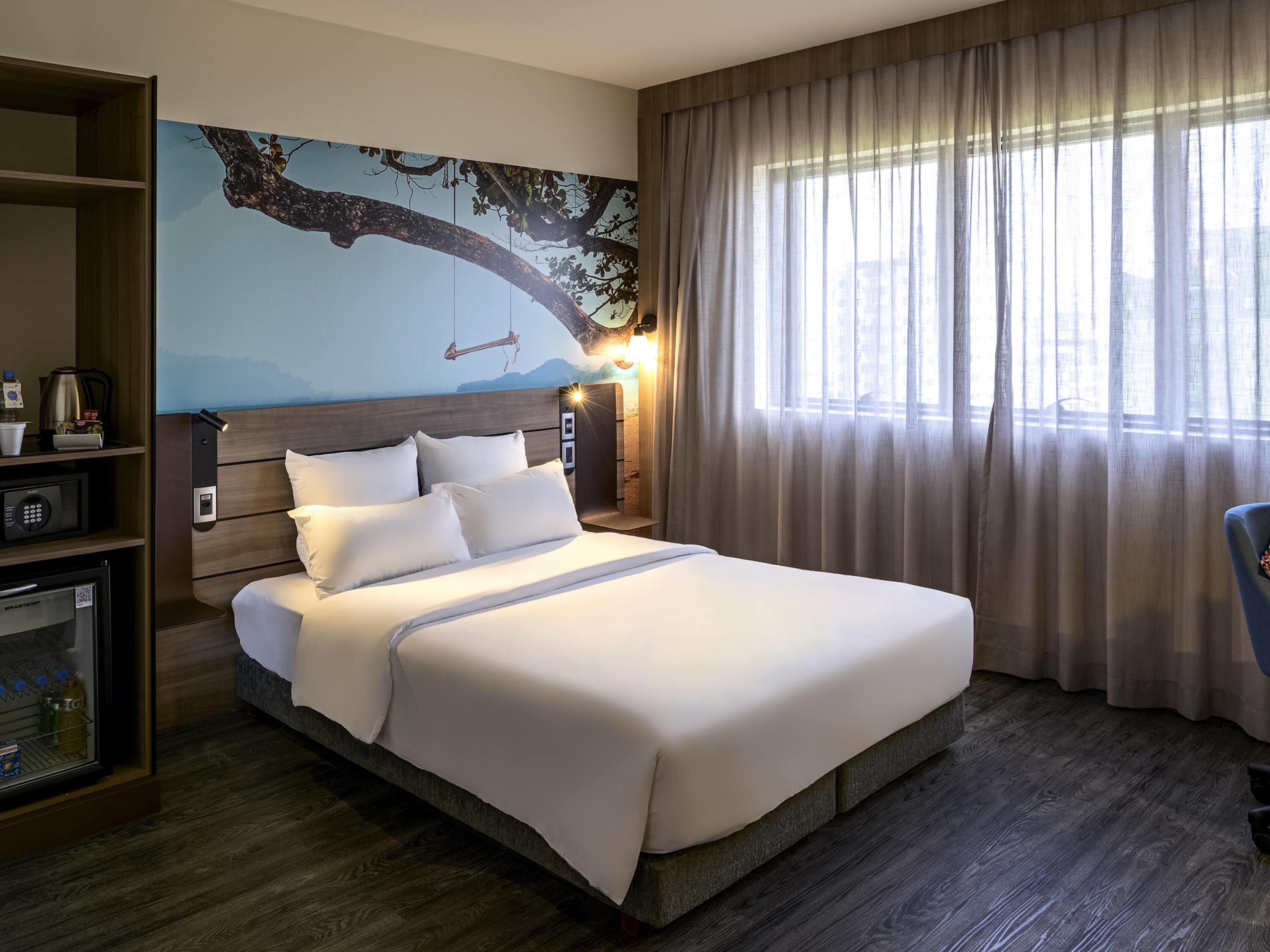 Apartment, 1 Double Bed (Accessible) | Down duvets, minibar, in-room safe, individually decorated