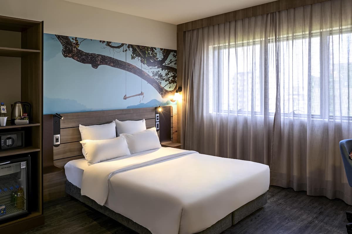 Apartment, 1 Double Bed (Accessible) | Down duvets, minibar, in-room safe, individually decorated
