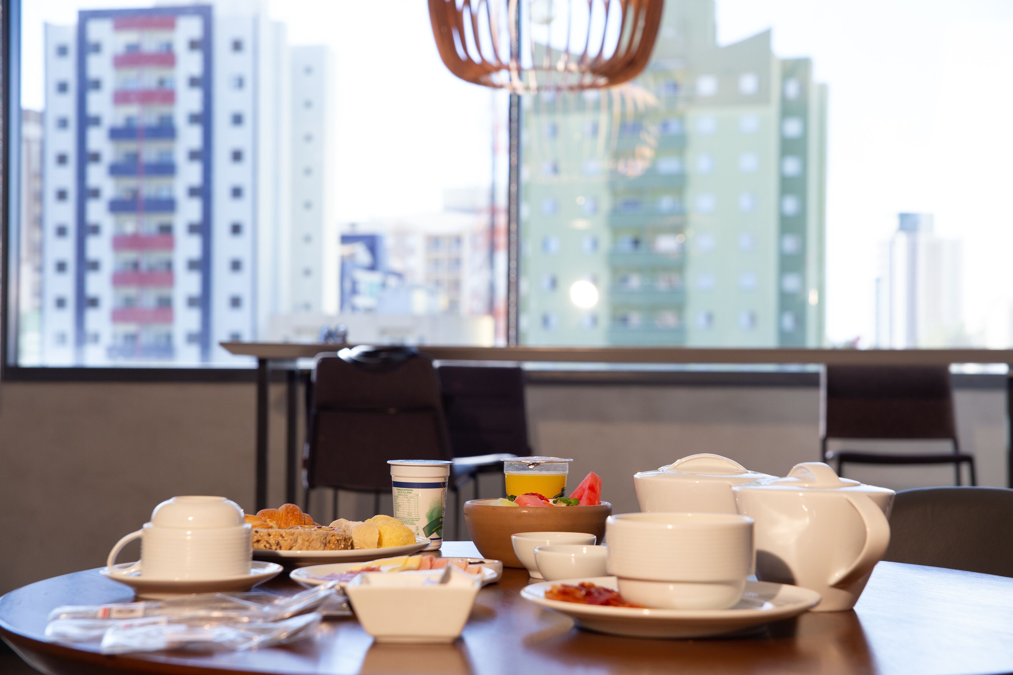 daily cooked-to-order breakfast (brl 70 per person)