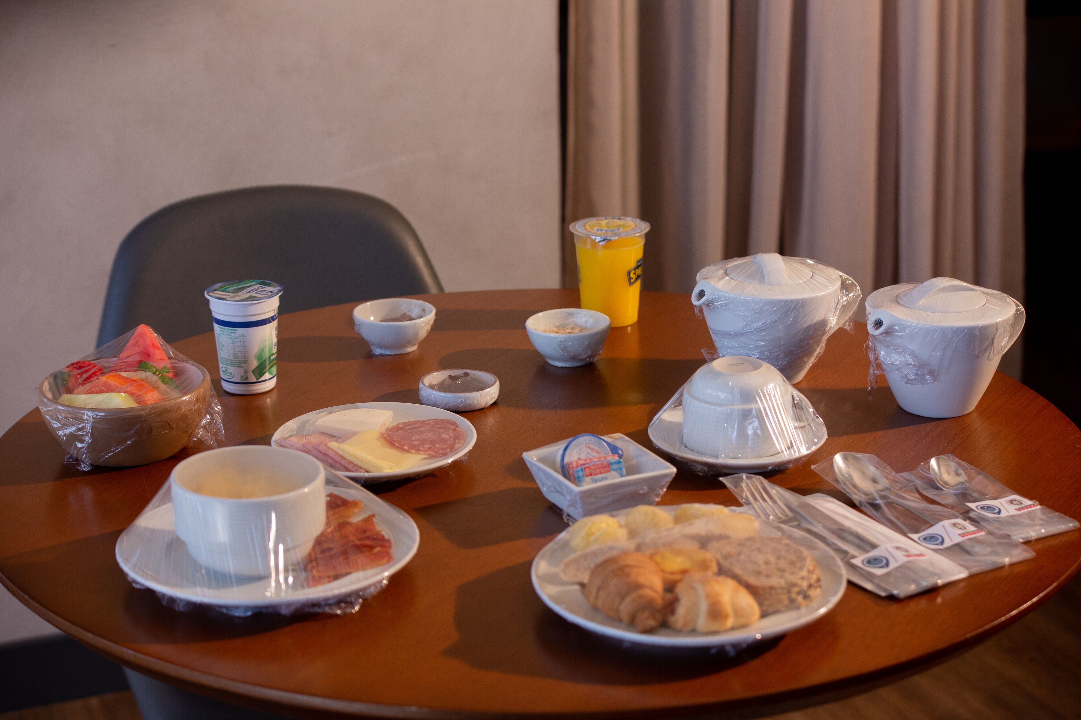 daily cooked-to-order breakfast (brl 70 per person)