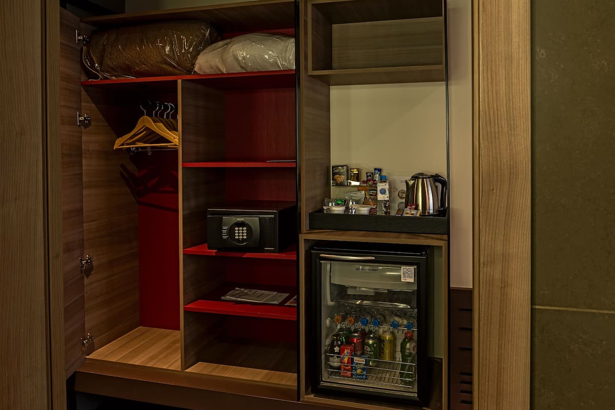Copriletto in piuma, minibar, una cassaforte in camera